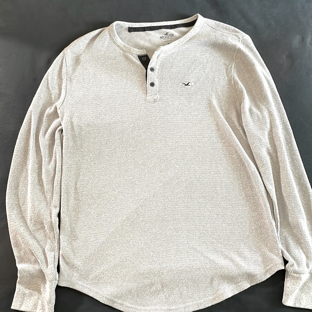 Hollister Heather Grey Button Down Long Sleeve Tee